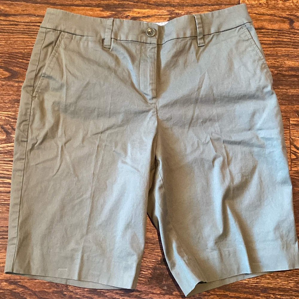 Talbots perfect short 10 1/2” NBW army green